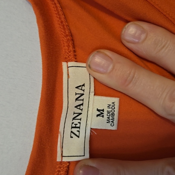 ZENANA, SZ M, SHIRT SHORT SLEEVE,  FOLDED CUFF, VNECK HI/LO HEM, SIDE SLIT - Picture 3 of 9